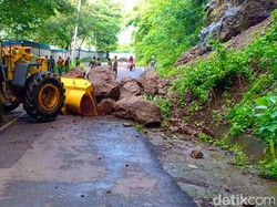 Material Longsor Dibersihkan, Jalur Trenggalek-Ponorogo Dibuka