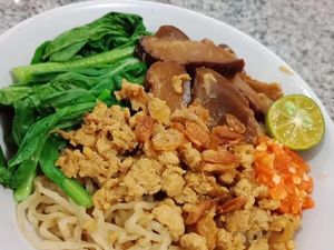 Punya Duit Rp 15 Ribu Bisa Jajan Mie Pangsit Enak di 5 Tempat Ini Punya Duit Rp 15 Ribu Bisa Jajan Mie Pangsit Enak di 5 Tempat Ini