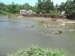 Jembatan Gantung di Polewali Putus Diterjang Luapan Sungai