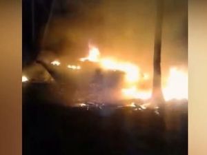 Perusahaan Galangan Kapal yang Terbakar di Baubau Bantah Tak Gaji Karyawan Perusahaan Galangan Kapal yang Terbakar di Baubau Bantah Tak Gaji Karyawan