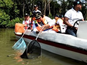 Menteri LHK Pimpin Aksi Bersih Sampah di 74 Lokasi