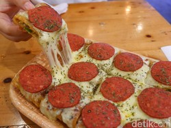 Lezatnya Sate Taichan dan Martabak Telur Keju Mulur