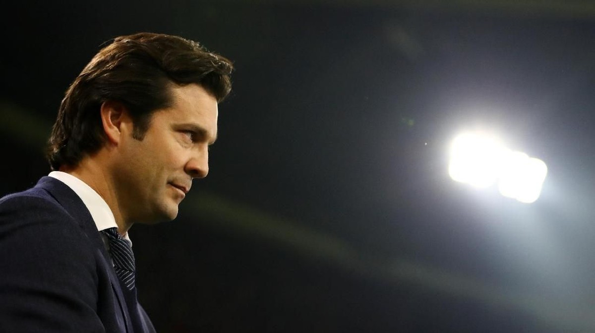 Santiago Solari mendambakan Premier League. (Foto: Dean Mouhtaropoulos/Getty Images)