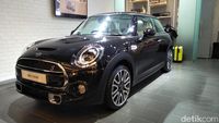 Ada 6 Unit, MINI 3-doors Black Edition Mejeng di Mall Bandung