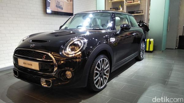 Ada 6 Unit, MINI 3-doors Black Edition Mejeng di Mall Bandung