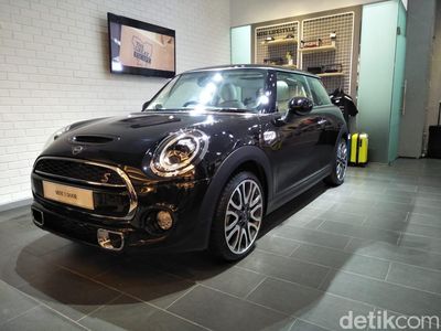 Ada 6 Unit, MINI 3-doors Black Edition Mejeng di Mall Bandung