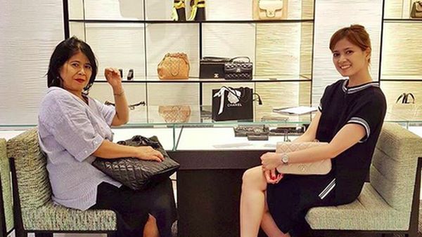 8 Potret Manjanya Chika Jessica dengan Sang Bunda