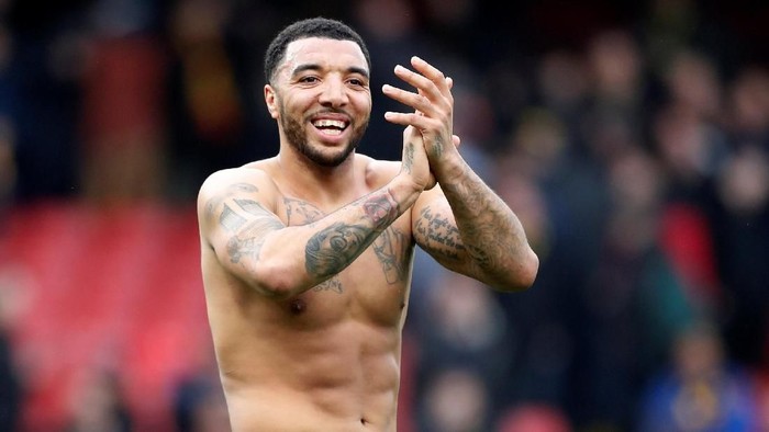 Soccer Football - Premier League - Watford v Leicester City - Vicarage Road, Watford, Britain - March 3, 2019  Watfords Troy Deeney applauds fans after the match         Action Images via Reuters/Matthew Childs  EDITORIAL USE ONLY. No use with unauthorized audio, video, data, fixture lists, club/league logos or 