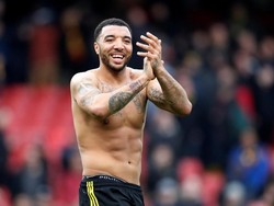 Troy Deeney menginspirasi Watford saat mengalahkan Leicester City 2-1. Satu gol dan satu assist menandai kontribusi Deeney yang sekaligus menjaga Watford finis di 10 besar. (Foto: Matthew Childs / Actions Images via Reuters)