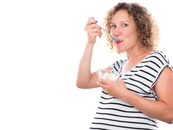 Kenali Penyebab Ibu Hamil Suka Ngidam Es Batu