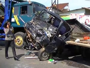 Ringsek! 5 Mobil dan 1 Motor Tabrakan Beruntun di Bangka