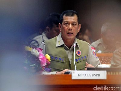 Ekspresi Kepala BNPB Doni Monardo Saat Rapat Bahas Anggaran