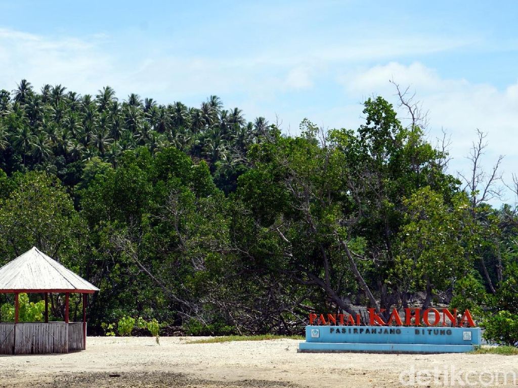 Kahona, Pantai Eksotis dari Pulau Lembeh Kahona, Pantai Eksotis dari Pulau Lembeh