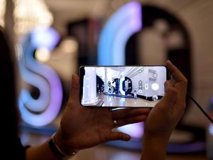 Ponsel Premium Samsung Resmi Mendarat di Tanah Air Ponsel Premium Samsung Resmi Mendarat di Tanah Air