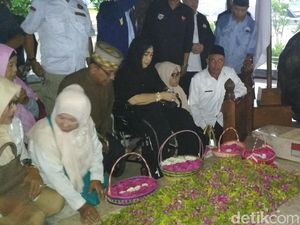 Sebelum Konsolidasi Pemenangan Prabowo, Rachmawati Ziarah ke Makam Ayah