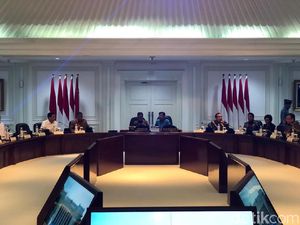 Buka Sidang Kabinet, Jokowi Minta Para Menteri Jaga Ekonomi RI Buka Sidang Kabinet, Jokowi Minta Para Menteri Jaga Ekonomi RI