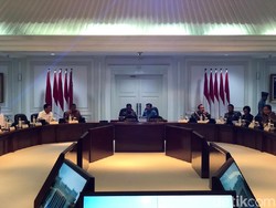 Buka Sidang Kabinet, Jokowi Minta Para Menteri Jaga Ekonomi RI