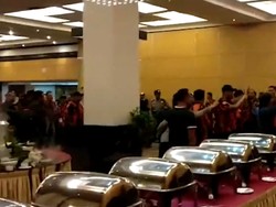 Ormas di Pekanbaru Ribut-ribut di Lokasi Acara, Piring Beterbangan