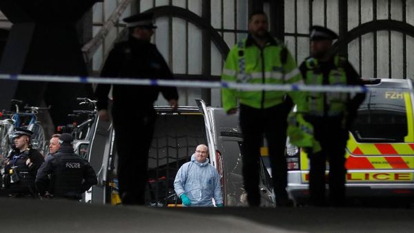 Teror Bom di London, Polisi Antiteror Siaga