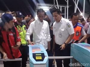 Begini Suasana Saat Jokowi Tiba di Stasiun Bogor Usai Desak-desakan Naik KRL Begini Suasana Saat Jokowi Tiba di Stasiun Bogor Usai Desak-desakan Naik KRL