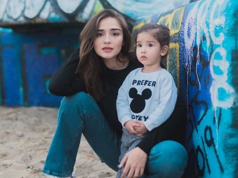 Tekad Yasmine Wildblood Lahirkan Anak Kedua Secara Normal