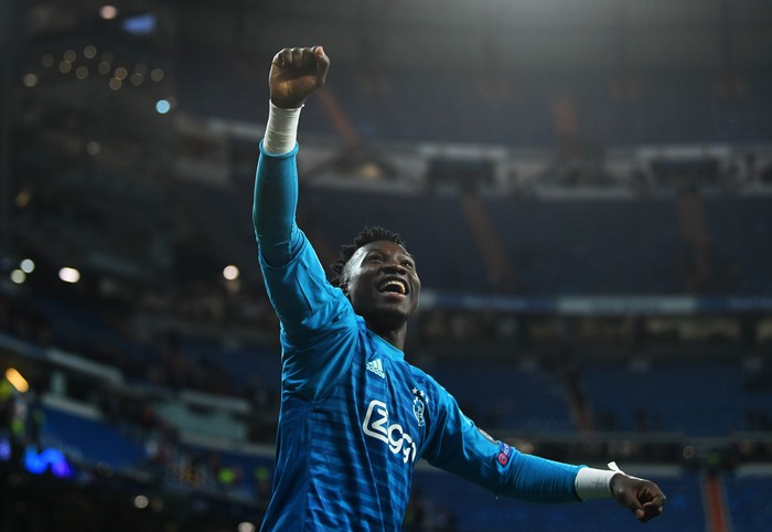 MADRID, SPAIN - MARCH 05:  Andre Onana of Ajax celebrates victory after the UEFA Champions League Round of 16 Second Leg match between Real Madrid and Ajax at Bernabeu on March 05, 2019 in Madrid, Spain. (Photo by David Ramos/Getty Images)