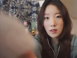 Taeyeon SNSD Bak Elsa di Video Teaser Into The Unknown Frozen 2