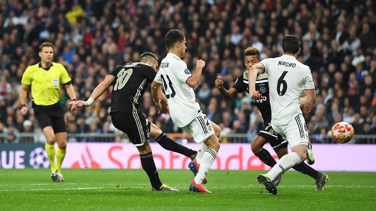 Ajax lolos ke perempatfinal Liga Champions usai menyingkirkan Real Madrid (Foto: David Ramos/Getty Images)