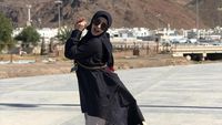 Zaskia Gotik Pakai Hijab Saat Umrah, Netizen Sebut Aura Muslimahnya Cerah