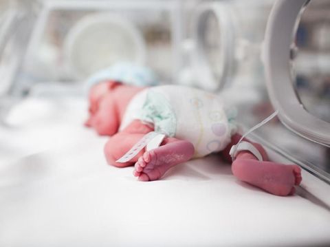 Cara Efektif Menyusui Bayi yang Sedang Dirawat di NICU