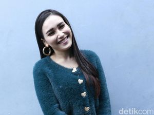 Hajar Manggung di Acara Kampanye, Ayu Ting Ting Utamakan Profesionalitas Hajar Manggung di Acara Kampanye, Ayu Ting Ting Utamakan Profesionalitas