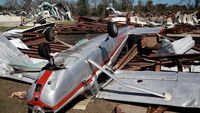 Penampakan Pesawat Rusak Akibat Tornado di Alabama