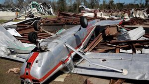 Penampakan Pesawat Rusak Akibat Tornado di Alabama