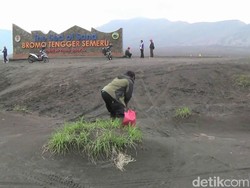 Keren, Kaldera dan Pura Luhur Poten Bersih dari Sampah Jelang Nyepi