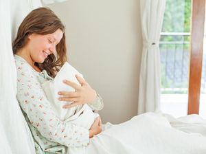 Posisi Tidur Terbaik agar Luka Operasi Caesar Cepat Sembuh