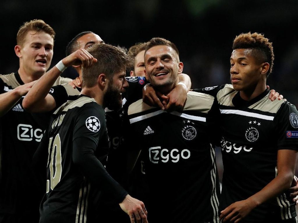 Karena Ajax Butuh Tadic dan Blind dalam Permainan Karena Ajax Butuh Tadic dan Blind dalam Permainan