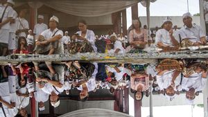 Umat Hindu Upacara Tawur Agung Kesanga di Pura Aditya Jaya