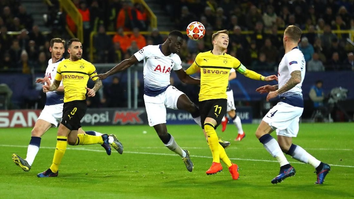 Borussia Dortmund vs Tottenham Hotspur masih tanpa gol di babak pertama. (Foto: Dean Mouhtaropoulos/Getty Images)