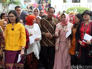 Jokowi Cerita Perjuangan Sang Ibu pada Perempuan Arus Bawah