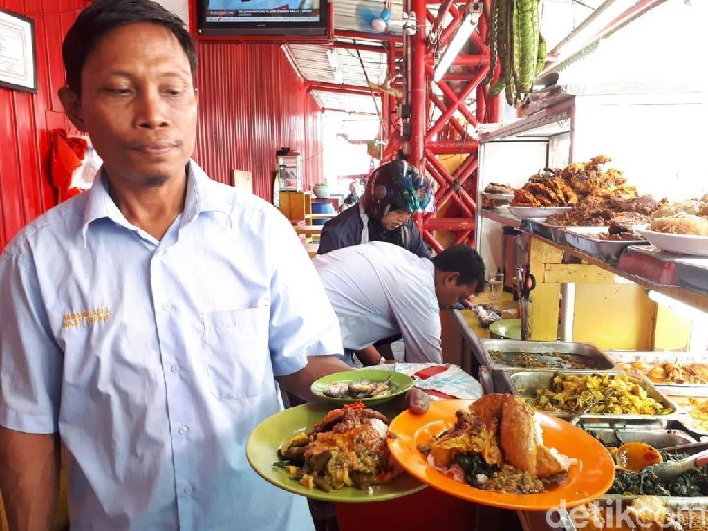 Suka Nasi Padang? Ini 5 Fakta Tentang Rumah Makan Padang yang Perlu Anda Ketahui Suka Nasi Padang? Ini 5 Fakta Tentang Rumah Makan Padang yang Perlu Anda Ketahui