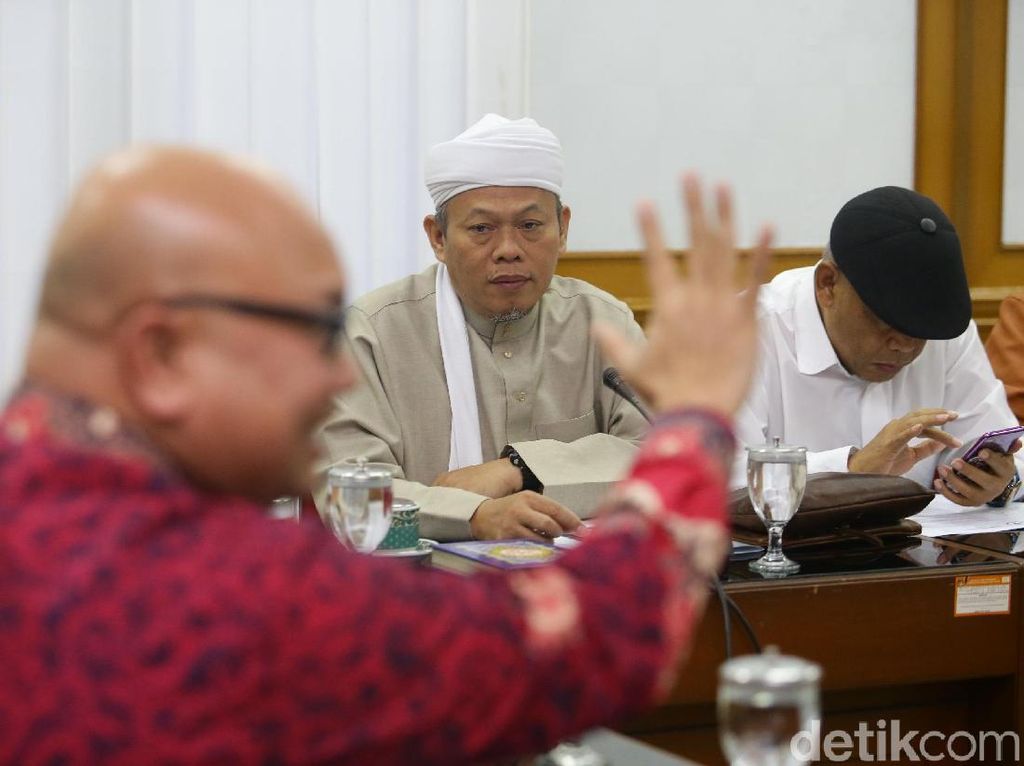 Cegah Kecurangan, FUI Ajak Warga Salat Subuh Berjemaah pada 17 April Cegah Kecurangan, FUI Ajak Warga Salat Subuh Berjemaah pada 17 April