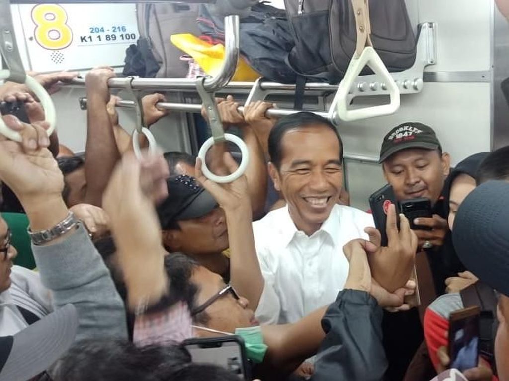 TKN Pertanyakan Rocky Gerung Soal KRL Sudah Disterilisasi untuk Jokowi TKN Pertanyakan Rocky Gerung Soal KRL Sudah Disterilisasi untuk Jokowi