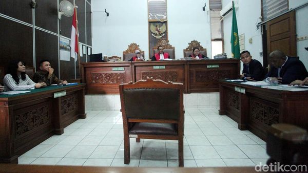 RA Hadiri Sidang Gugatan Rp 1 T Terkait Pelecehan Seksual