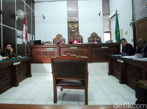 RA Hadiri Sidang Gugatan Rp 1 T Terkait Pelecehan Seksual RA Hadiri Sidang Gugatan Rp 1 T Terkait Pelecehan Seksual