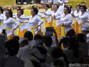 15 Ucapan Selamat Hari Raya Galungan dan Kuningan 2023 dalam Bahasa Bali 15 Ucapan Selamat Hari Raya Galungan dan Kuningan 2023 dalam Bahasa Bali