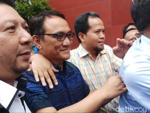 Polisi Buru Pemasok Sabu ke Andi Arief Polisi Buru Pemasok Sabu ke Andi Arief