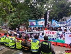 Sidang Eksepsi Bahar bin Smith, Massa Pendukung Tetap Gelar Aksi