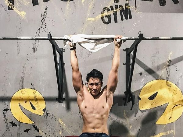 Kenny Haryanto, Spiderman yang Sempat Viral Jadi Abang Martabak Tampan