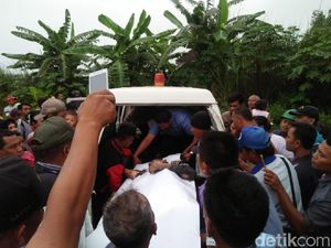 Panjat Sutet, Pemburu Sangkar Burung Sriti Tersengat Listrik