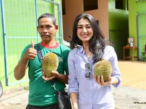 Tepis Gosip Soal AA, Caleg Cantik Livy Andriany Sibuk Kulineran Bareng Warga Jateng Tepis Gosip Soal AA, Caleg Cantik Livy Andriany Sibuk Kulineran Bareng Warga Jateng